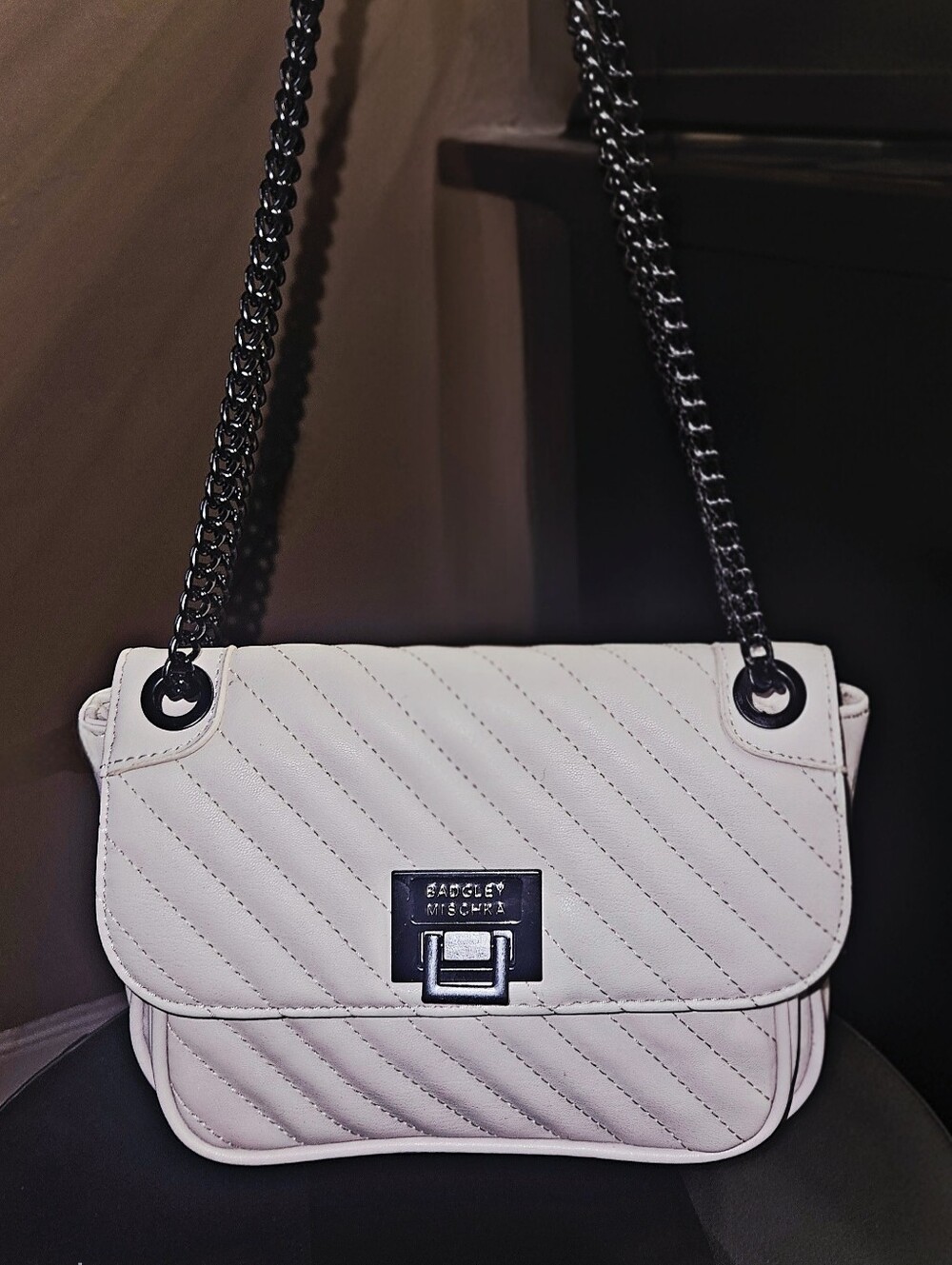 💥Sale💥Badgley Mischka Quilted White Shoulder Bag with Black Chain Strap